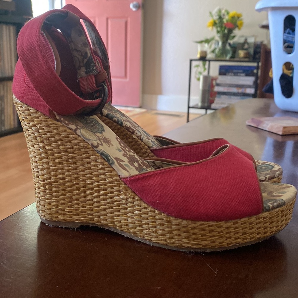 Refresh Wedges - Picture 2 of 5